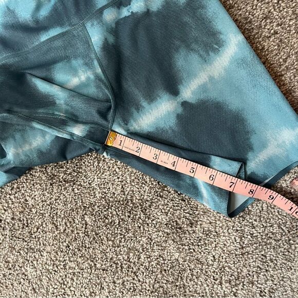 Nike Training Dri-FIT One Luxe 7-Inch Tie-Dye Legging Shorts In Blue ASOS - Picture 16 of 16